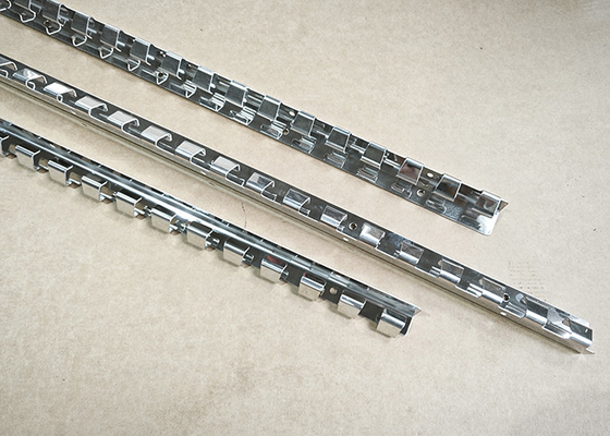 部品掛かる柵が付いている完全なポリ塩化ビニールのストリップのカーテンのキットを押す金属